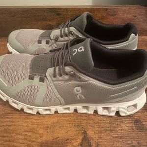 Men’s On Cloud Shoes (7.5)